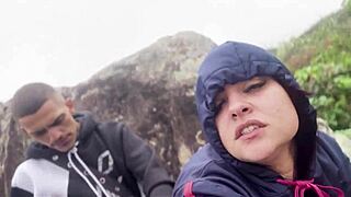 Novinha rabuda caught flashing big ass on public beach