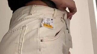 I see esposa heyya changing clothes in the shop fitting room, showing her ass and tits