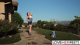 Giantess and Petite 18+