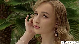 Vixen Gorgeous Pollys Chance Encounter Leads To Passion