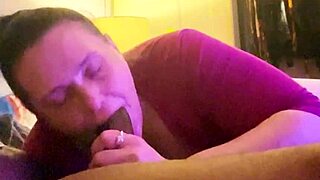 Jediný způsob, jak se dusit na velkém černém ptákovi svými ústy