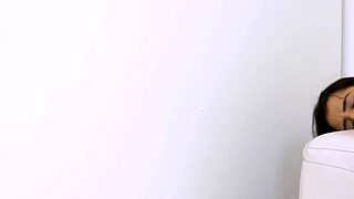 Julia mattos prepares her ass backstage