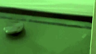 Padrastro pervertido y cochino encuentra a su hijastra de culo enorme con su uniforme escolar mastuabndose y no me aguanta las ganas de cubrirle el culo de semen cremoso 😈