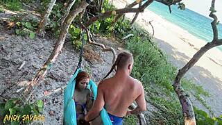 i finga her ruffly at the beech