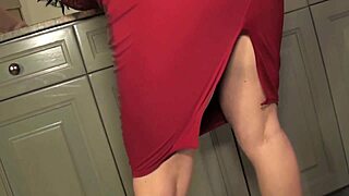 Chunky Maggie Green Fingers Deep Inside Her Plump Pussy Slit