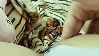 Beautiful Amateur Masturbates Morning Before College