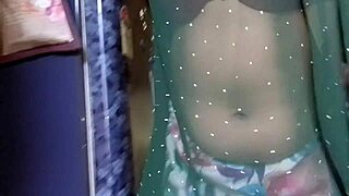 Wow! Indian Hot Bhabhi Fingers Her Chut, Squirting Water Everywhere in Crazy Fetish Play!