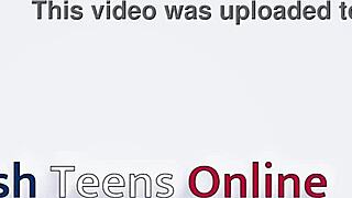 ब्रिटिश स्टूडेंट टीचर द्वारा एज्ड और टीज्ड