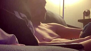 infamous adore se faire jouir dans le salon 😍