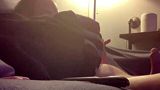 infamous adore se faire jouir dans le salon 😍