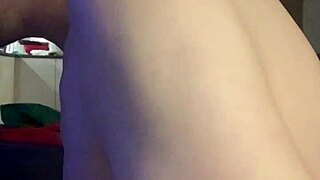 infamous adore se faire jouir dans le salon 😍