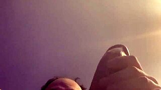 infamous adore se faire jouir dans le salon 😍