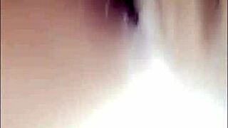 Se de to frække kærestefløjter slikke hinandens våde fisser.