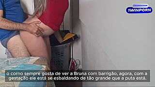 Casada Recebendo Muita Porra E Vazando Pela Buceta