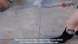 chupando desconhecidos engolindo porra e beijando o corno gloryhole