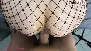 pau grande arrebentando minha buceta e gozando no meu rostinho completo no sheer e red!