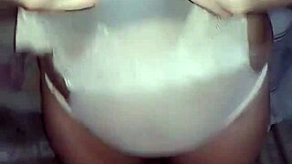 Hey, sexy arab milf wife shows off ass