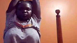 Storbrystet babe knepper monsterpik hårdt