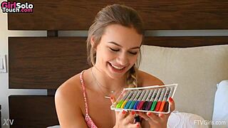 Ftvgirlsbay com shows Nayomi stuffing her shaved pussy with markers