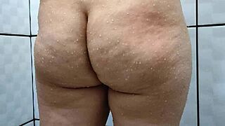 Bailey Quinn indulges in intense fingering and masturbation in the bath