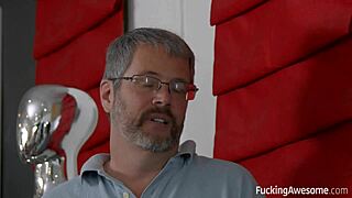 Blonde enjoys summer day preference