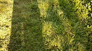 Neighbor thanks with intense cunnilingus after flowers.