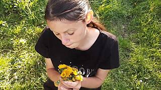 Neighbor thanks with intense cunnilingus after flowers.