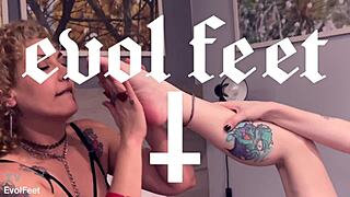 I Want You to Suck My Toes Now!