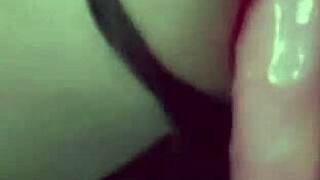 mina do rabao redondinho socando consolo no cuzinho