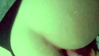 mina do rabao redondinho socando consolo no cuzinho