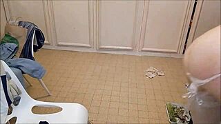 โสเภณีฝรั่งเศสใส่ชุดชั้นในดูดควยและเลียรูตูดพร้อมพูดสกปรก