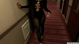 a super hot italian girl just met gets fucked and squirts everywhere in anal