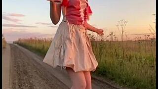 uh, watch elza kom dance so sexy!