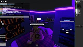 Futa dominantně píchá obří lesbickou prdel ve studiu