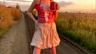 uh, watch elza kom dance so sexy!