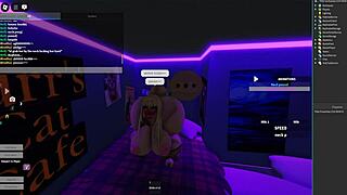 Futa dominantně píchá obří lesbickou prdel ve studiu