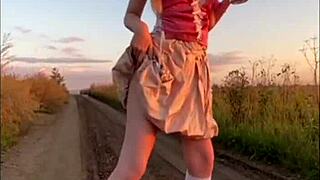 uh, watch elza kom dance so sexy!