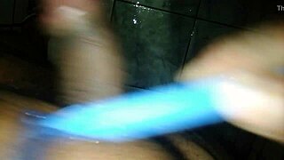 Jeg onanerer på badet, kan ikke holde meg