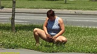 wow, redhead bbw milf peeing outdoors, so wild! 😲