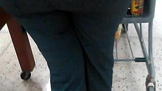 damn, check that big booty pawg at cub foods