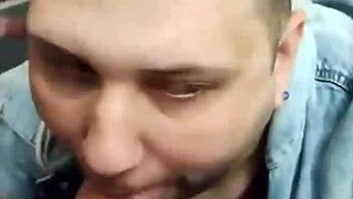 Intenzív szopás a bevásárlóközpont vészlépcsőjén Oputosp-pal