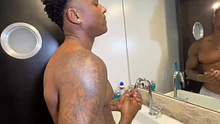 caught my brother jerking to my boyfriend's pic! proposed a threesome!