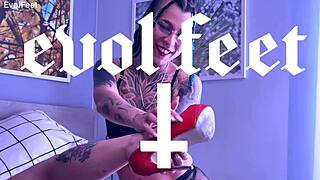 Foot worship turns intense with my Latina love