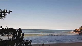 Belch relaxing at praia with stunning milf pussy display