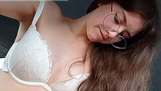 Teen bangs in car with perfect ass public facial