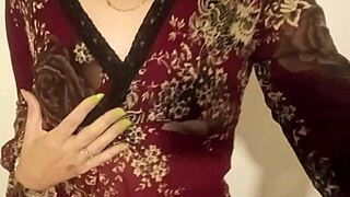 soy tímida pero ninfómana, masturbo y sale líquido blanco de mi coño 😏