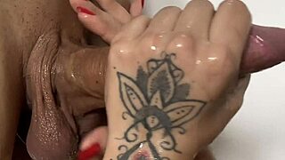 I Suck My Neighbor’s Cock After He Asks Me to Shave It