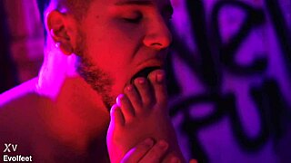 bbw feels intense pleasure from foot worship and pussy licking