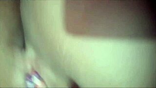 una nueva jovencita latina con tetas grandes es adicta al sexo duro en su gran culo