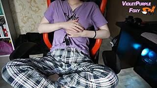 omg, this virgin fingering her nipples to orgasm alone at home is so hot! 😍